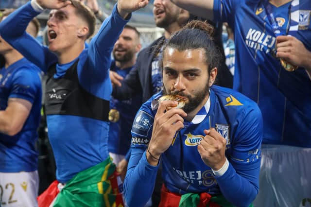 Ile zarabiają piłkarze Lecha? Zaskakujące wynagrodzenia i różnice w zarobkach Ile zarabiają piłkarze Lecha? Zaskakujące wynagrodzenia i różnice w zarobkach