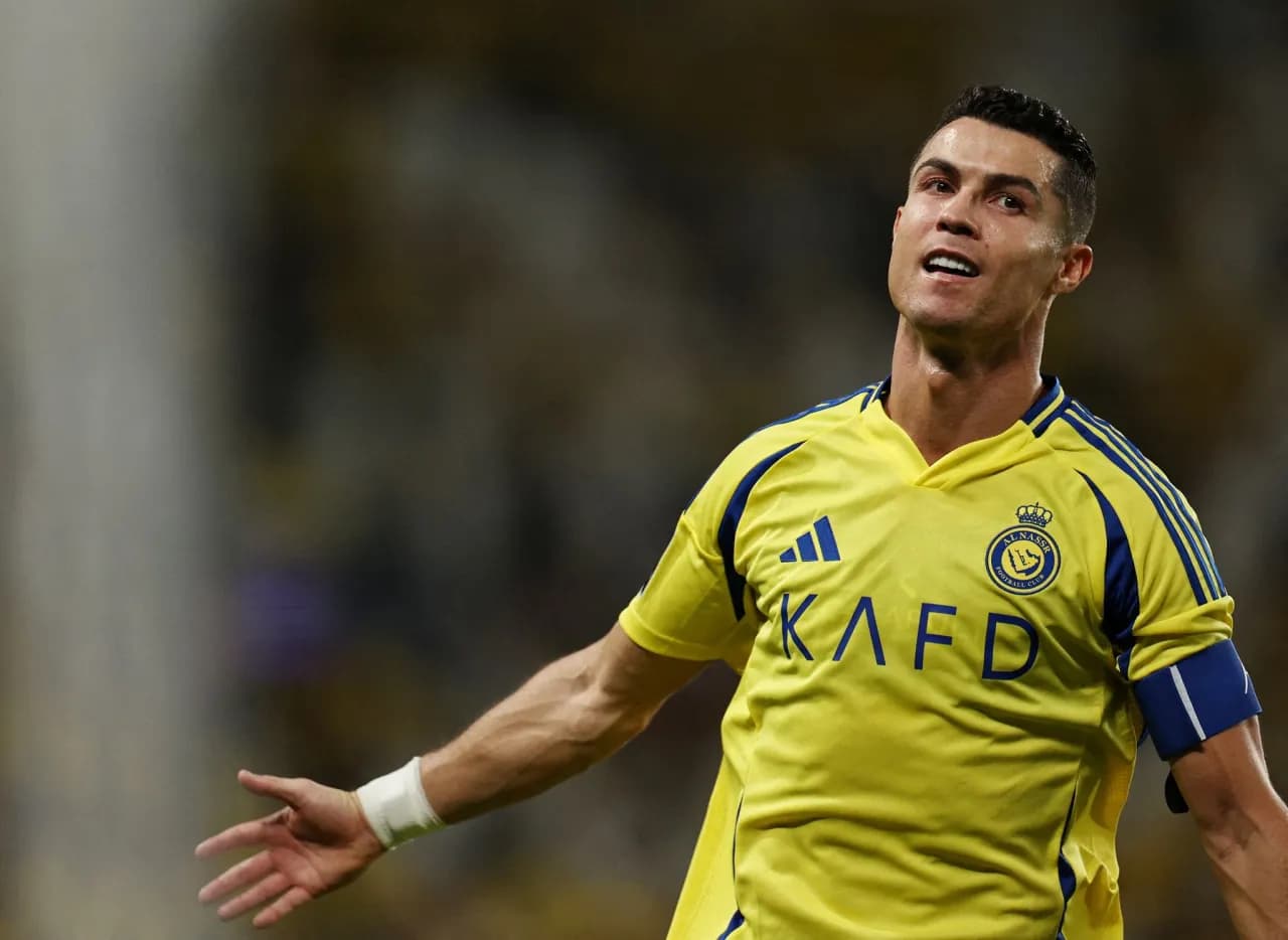 Ronaldo zarobki miesięczne - ile naprawdę zarabia na kontrakcie? Ronaldo zarobki miesięczne - ile naprawdę zarabia na kontrakcie?