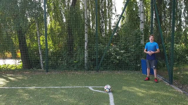 Jak wkręcić piłkę do bramki i unikać typowych błędów strzeleckich Jak wkręcić piłkę do bramki i unikać typowych błędów strzeleckich