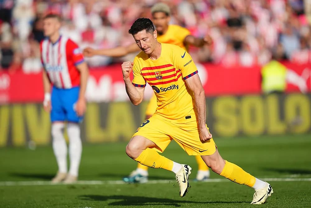 Zarobki Lewandowskiego na godzinę - jak piłkarz wyprzedza konkurencję? Zarobki Lewandowskiego na godzinę - jak piłkarz wyprzedza konkurencję?