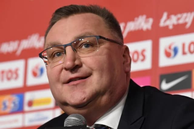 Ile zarabia trener reprezentacji Polski w piłce nożnej? Zaskakujące stawki! Ile zarabia trener reprezentacji Polski w piłce nożnej? Zaskakujące stawki!