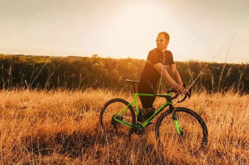 Rower gravel jaki wybrać? Kluczowe cechy i porady dla początkujących Rower gravel jaki wybrać? Kluczowe cechy i porady dla początkujących